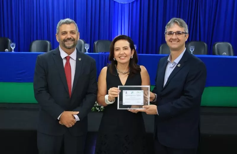 Pollyanna Werton é homenageada nos 20 anos do campus da UFCG em Pombal