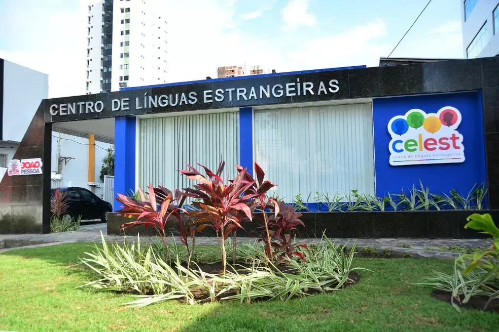 Inscrições para mais de mil vagas em cursos gratuitos de idiomas e Libras começam neste sábado em João Pessoa