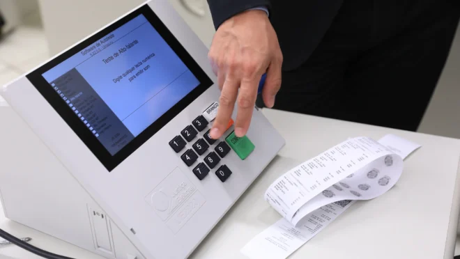 Prazo para solicitar voto em trânsito começa nesta segunda-feira; veja quem pode pedir