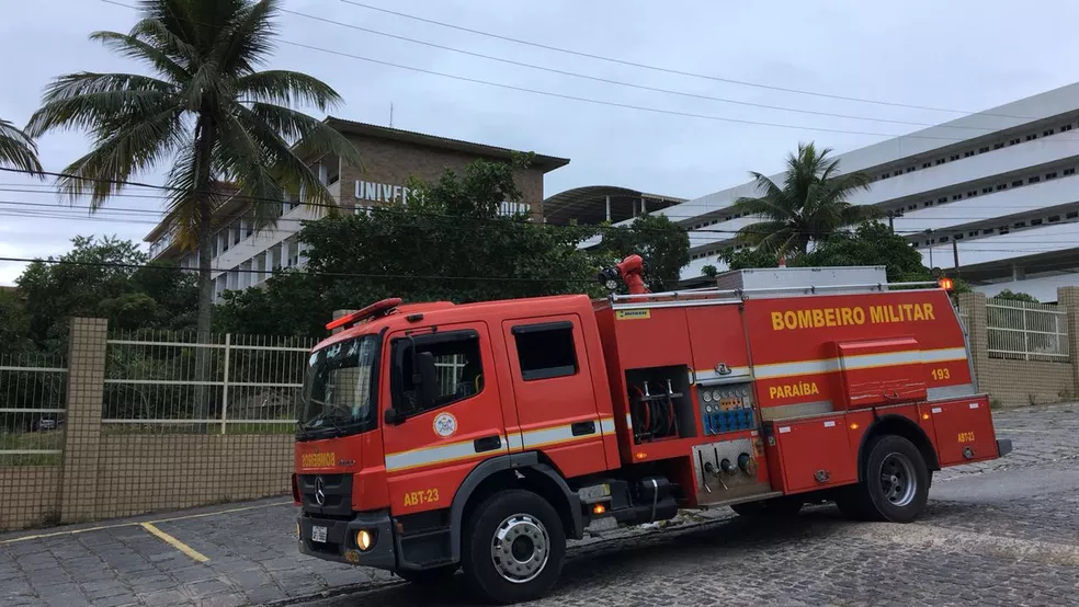 Princípio de incêndio em sala de fisioterapia suspende atendimentos na UEPB, na Paraíba