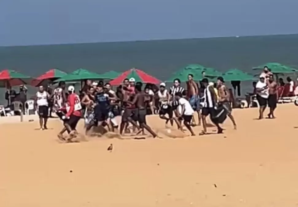 Confusão entre torcedores é registrada na orla de Cabo Branco antes do jogo em João Pessoa