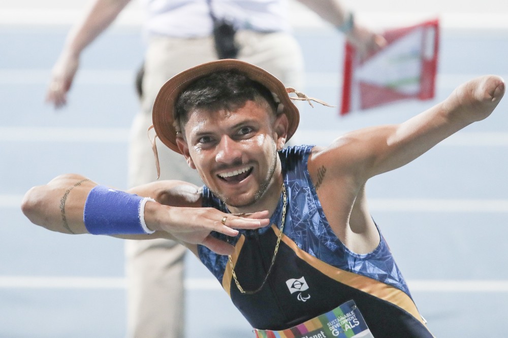 Petrúcio Ferreira no Campeonato Mundial de Atletismo em Dubai, Emirados Árabes. Reprodução: Daniel Zappe/Exemplus/CPB.