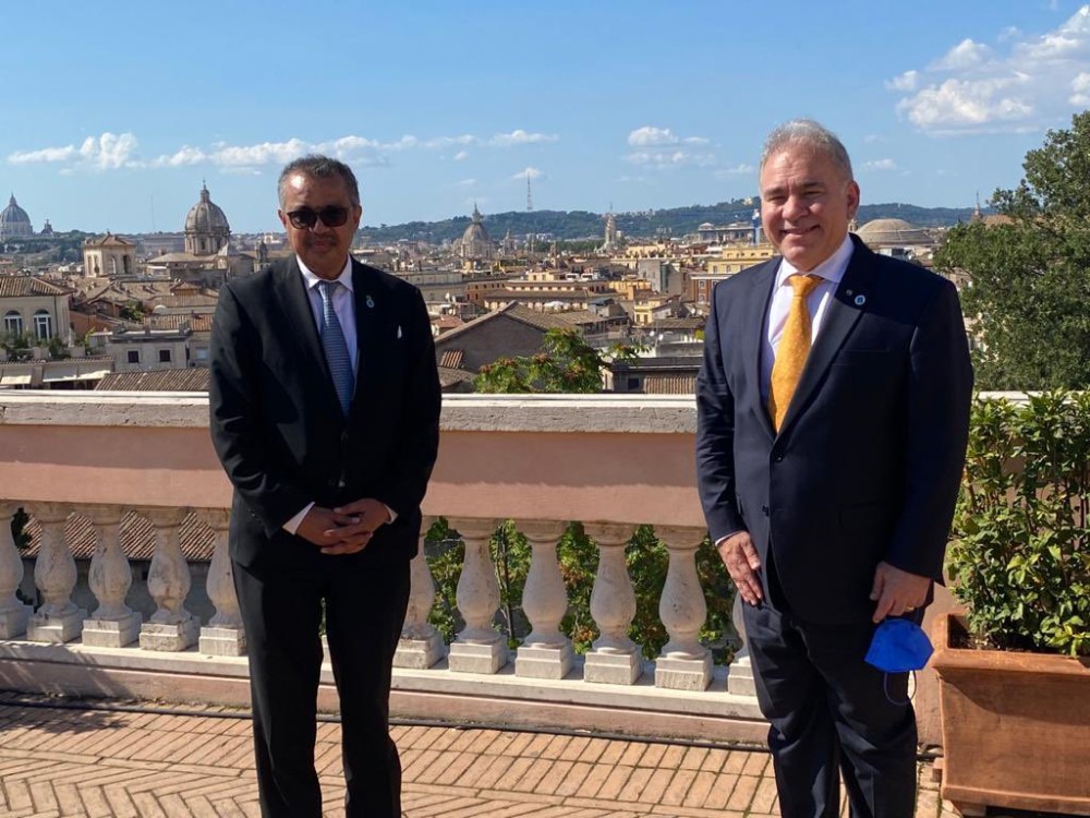 O ministro da saúde, Marcelo Queiroga e o diretor-geral da Organização Mundial da Saúde (OMS), Tedros Adhanom. Reprodução: Twitter.