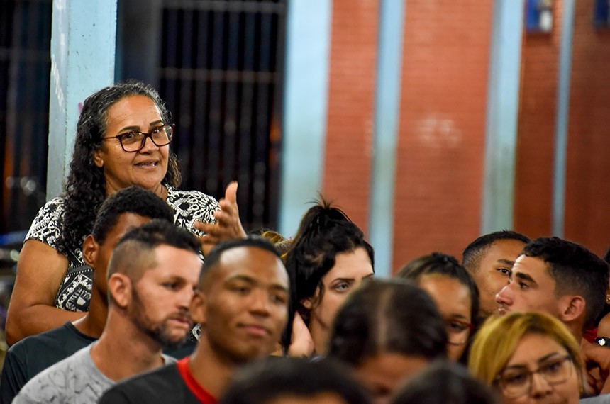 Segunda, 25 de novembro, o jornalista da Agência Senado Ricardo Westin deu uma palestra no Colegio Estadual Francisco Machado de Araujo, em Luziânia, para os alunos e professores do Centro de Educação de Jovens e Adultos (CEJA). O jornalista Falou sobre