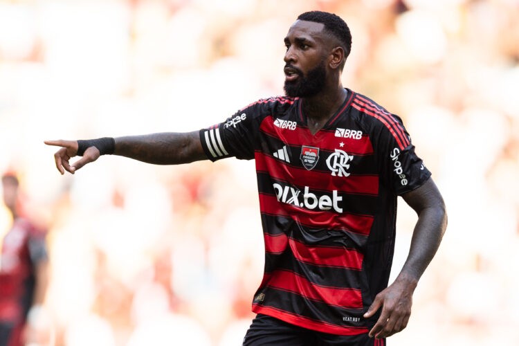 RIO DE JANEIRO, BRAZIL - FEBRUARY 08: Gerson of Flamengo gestures during the match between Fluminense and Flamengo as part of Campeonato Carioca 2025 at Maracana Stadium on February 08, 2025 in Rio de Janeiro, Brazil. (Photo by Ruano Carneiro/Getty Images