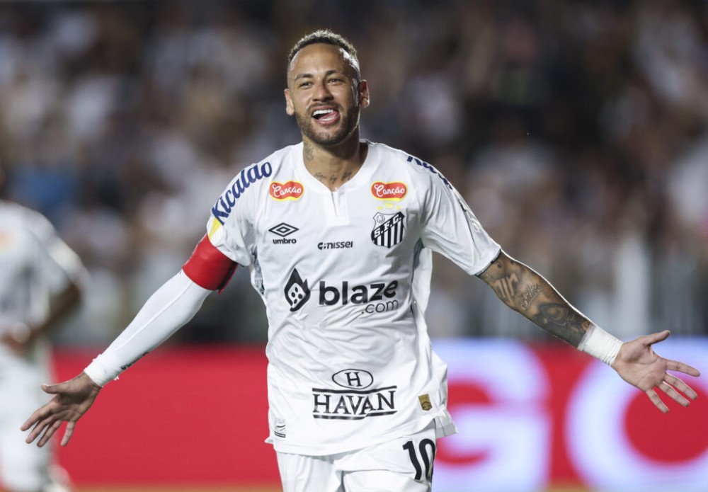 SANTOS, BRAZIL - FEBRUARY 19:Neymar of Santos celebrates the second goal of his team scored by Tiquinho Soares during a Campeonato Paulista 2025 match between Santos and Noroeste at Urbano Caldeira Stadium (Vila Belmiro) on February 19, 2025 in Santos, Br