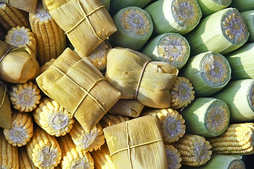 Comércio ambulante de milho verde e pamonha na Avenida Paulista - zona central da cidade Local: São Paulo - SP Data: 04/2013 Codigo: 02AT875 Autor: Alexandre Tokitaka