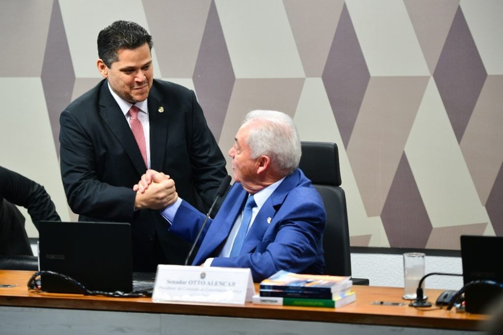 O presidente do Senado, Davi Alcolumbre (União-AP), e o presidente da CCJ, Otto Alencar (PSD-BA). Foto: Edilson Rodrigues/Agência Senado.