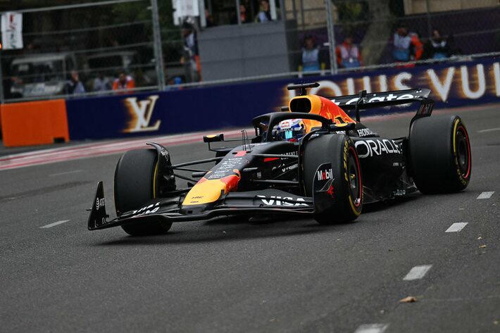 Verstappen quebrou domínio da Ferrari em Baku e levou a pole. Foto: Ozan Kose/AFP