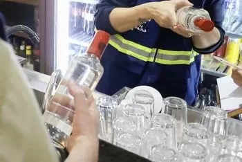 Casos de intoxicação por metanol impactam vendas de bebidas alcoólicas no varejo