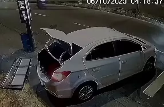 Loja de produtos para motos é arrombada e tem capacetes roubados em João Pessoa