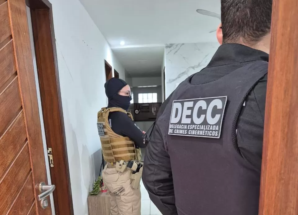 Homem é preso após comprar vídeo íntimo de adolescente de 13 anos