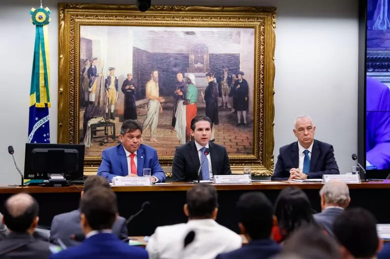 Hugo Motta defende equilíbrio na pejotização para preservar Previdência e direitos trabalhistas