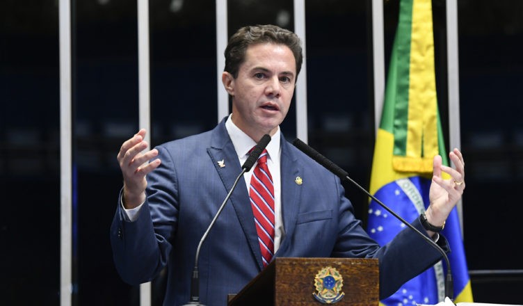 Plenário do Senado Federal durante sessão deliberativa ordinária. Em discurso, à tribuna, senador Veneziano (PSB-PB). Foto: Roque de Sá/Agência Senado