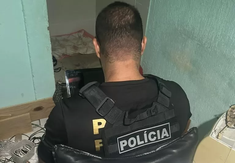 Homem é investigado pela PF por guardar vídeos de abuso infantil