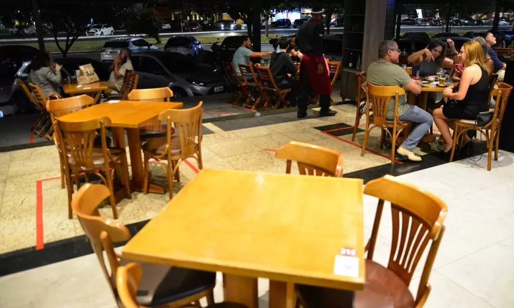 Paraíba sanciona lei que permite entrada com alimentos e bebidas comprados fora de cinemas e shows