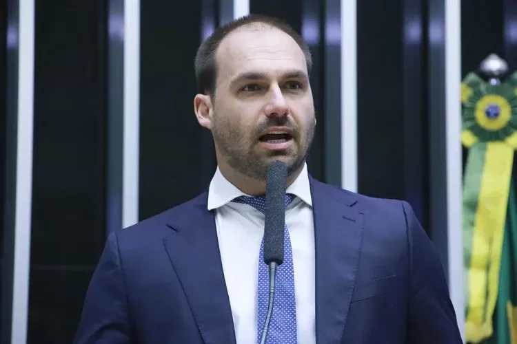Eduardo Bolsonaro admite que pode apoiar Tarcísio de Freitas em disputa presidencial contra Lula