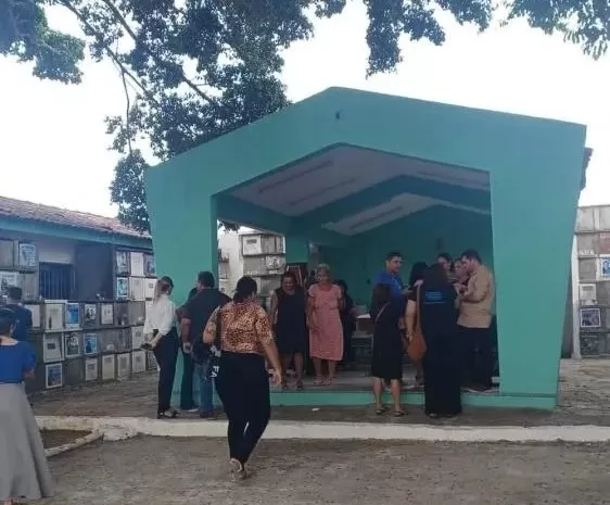 Corpo de jovem morto após invadir recinto de leoa na Bica é sepultado em João Pessoa