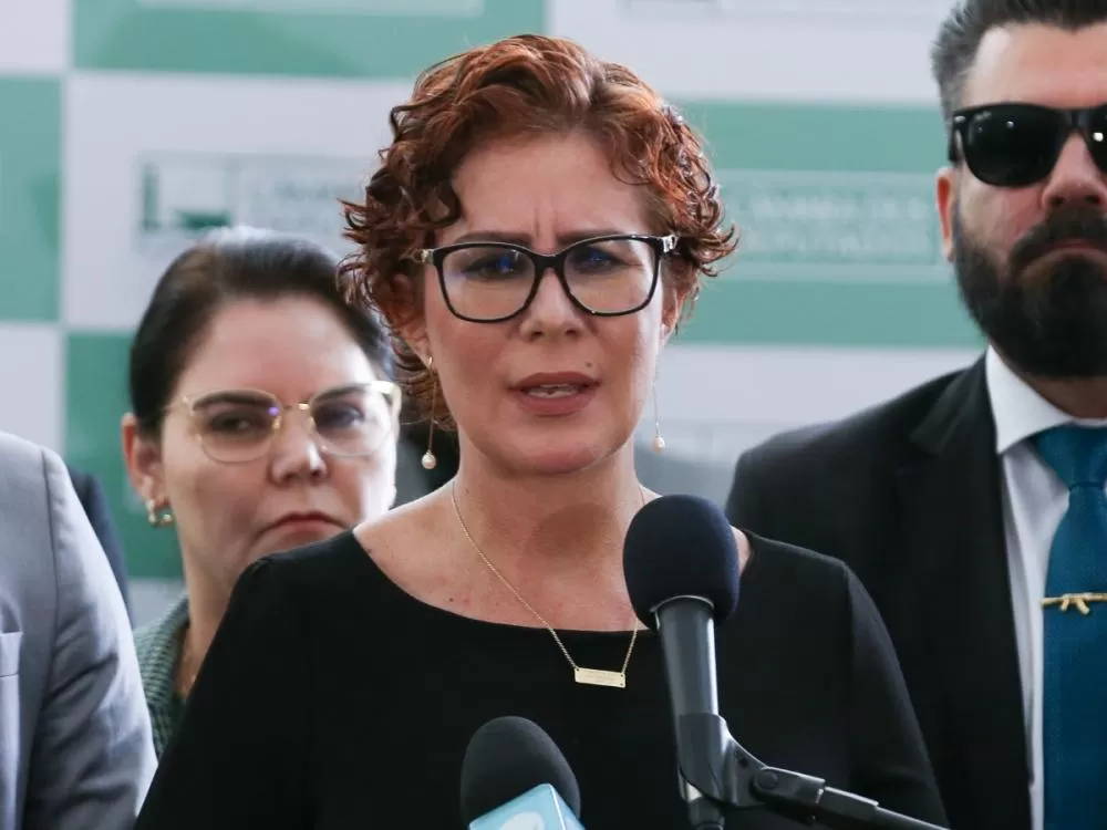  Cassação de Carla Zambelli pode ser analisada na CCJ da Câmara nesta terça