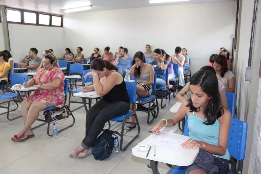 Câmara de Bayeux abre concurso público com 21 vagas e salários de até R$ 2,5 mil