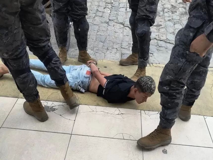 Homem armado invade hospital, tenta assaltar pacientes e acaba preso, na Paraíba