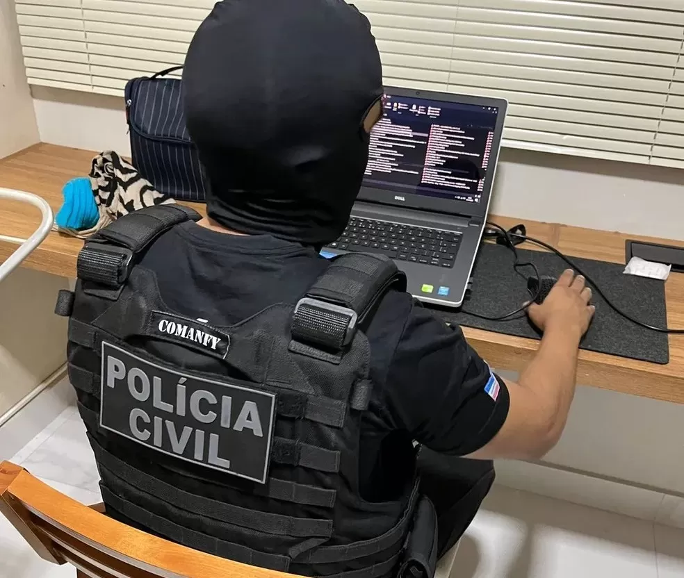 Suspeito de armazenar material de abuso sexual infantil é preso, na Paraíba