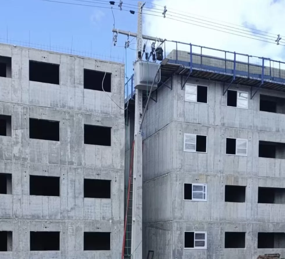 Eletricista morre após cair de poste durante trabalho em obra em João Pessoa